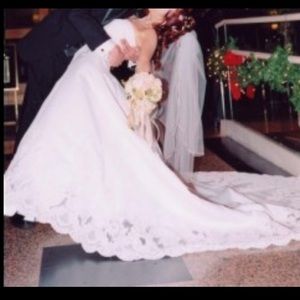 Beautiful Wedding dress for petite woman